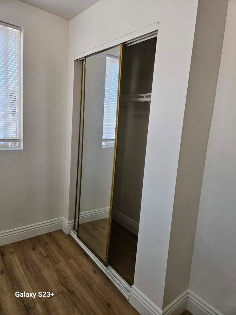 Los Angeles Apartment: 831 e 80th st