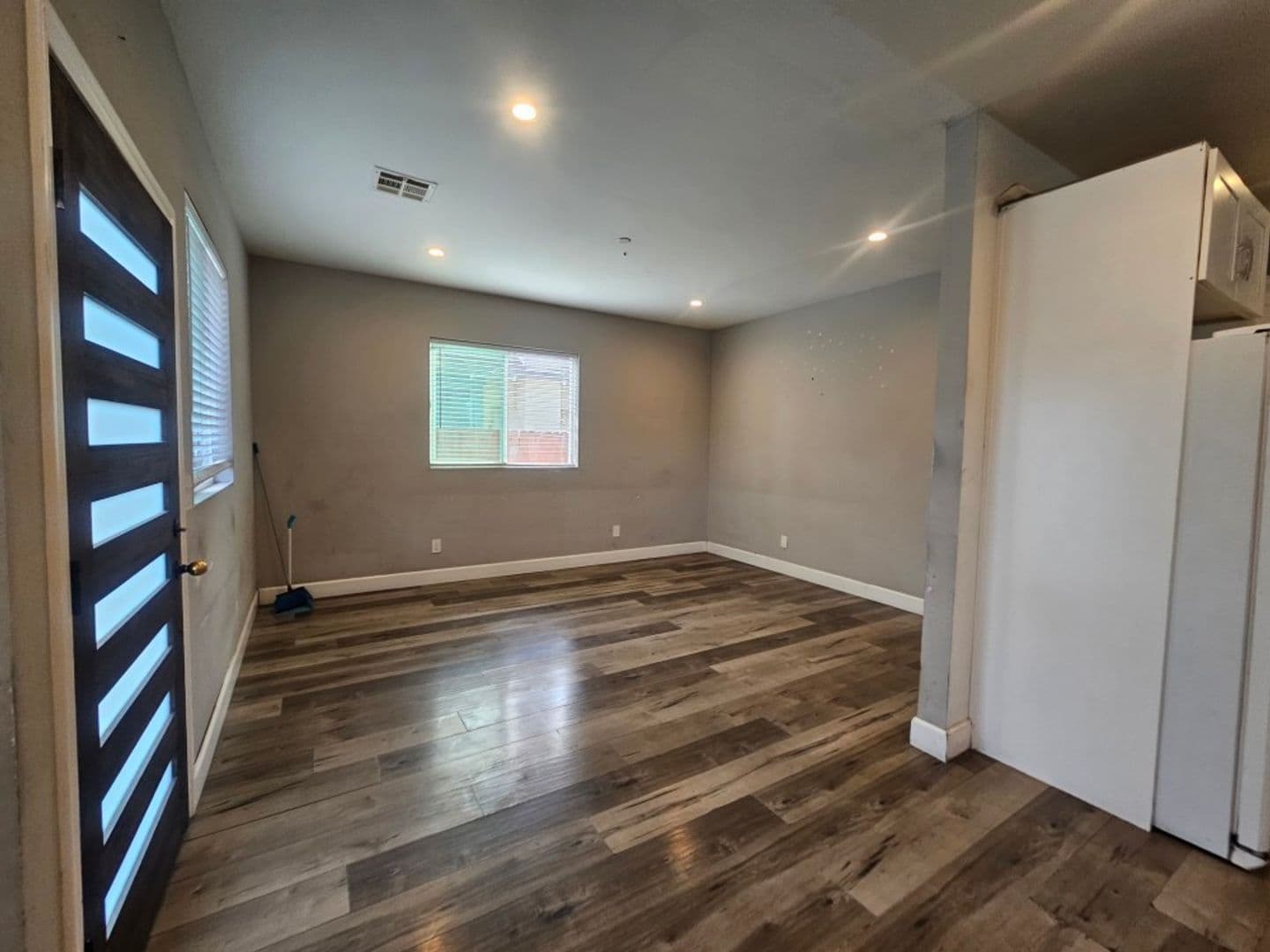 LOS ANGELES Apartment: 122 W 55TH ST