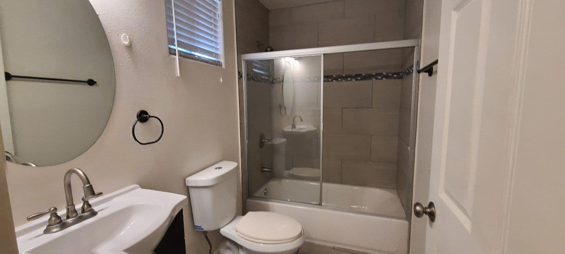 LOS ANGELES Apartment: 1627 E 88TH ST