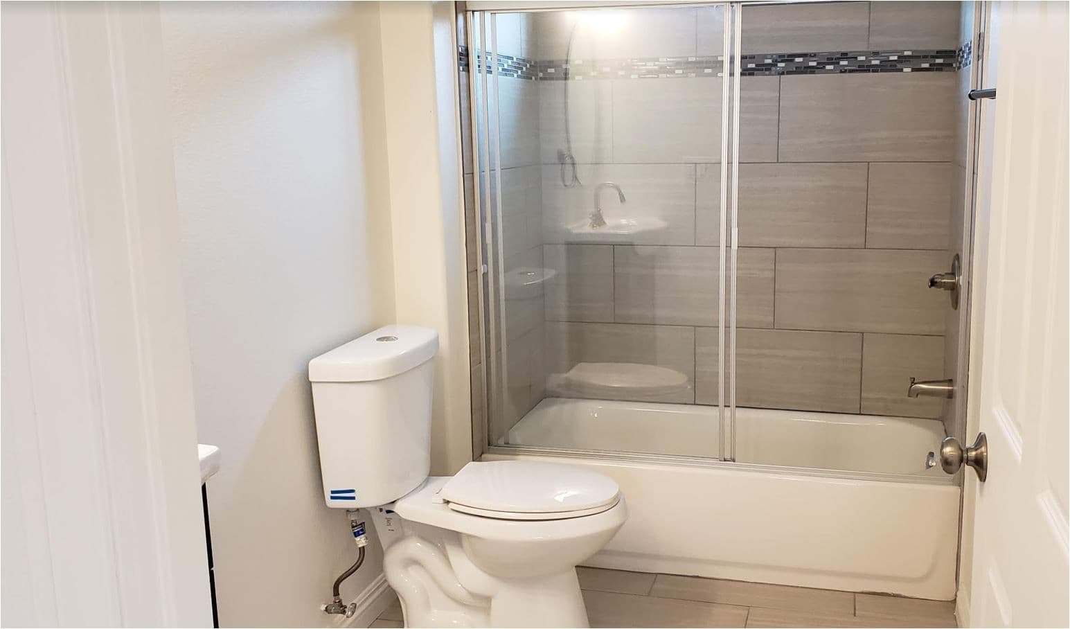 LOS ANGELES Apartment: 1627 E 88TH ST