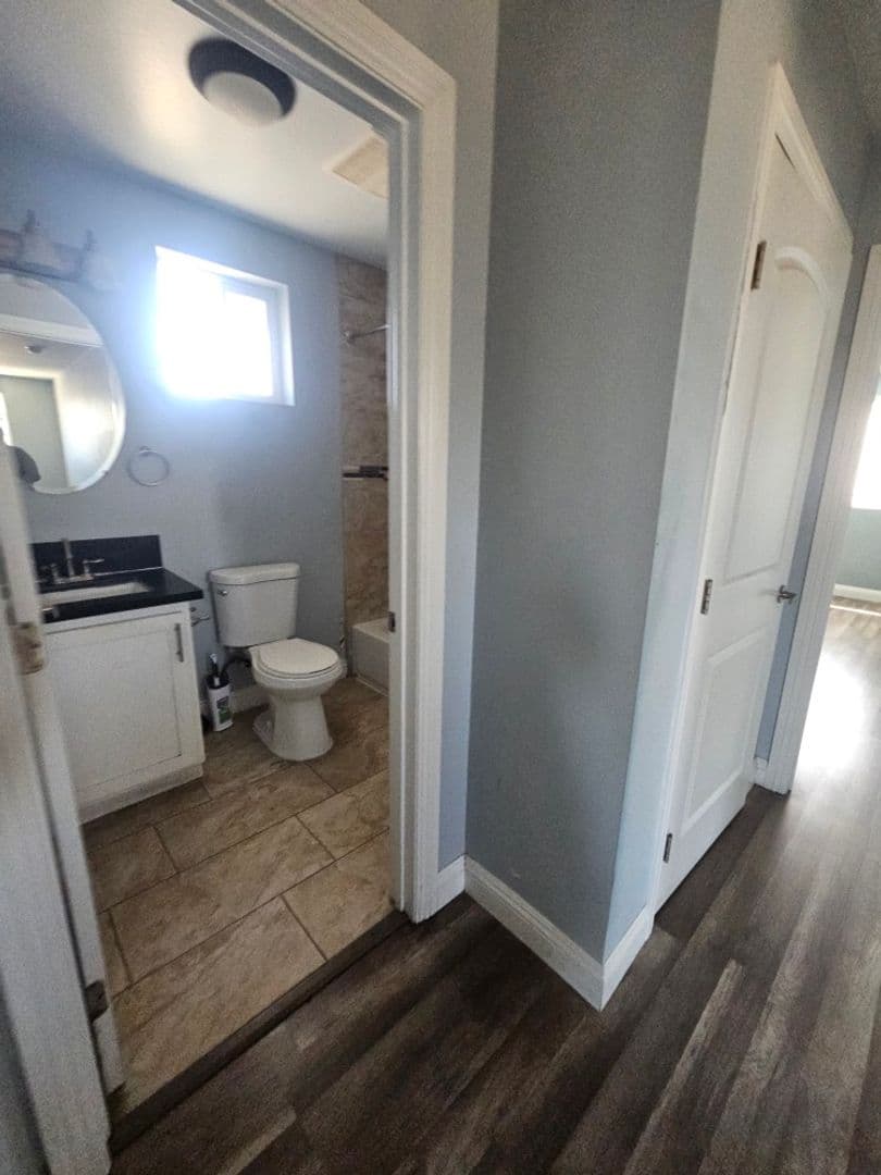 Los Angeles Apartment: 718 W 85TH ST