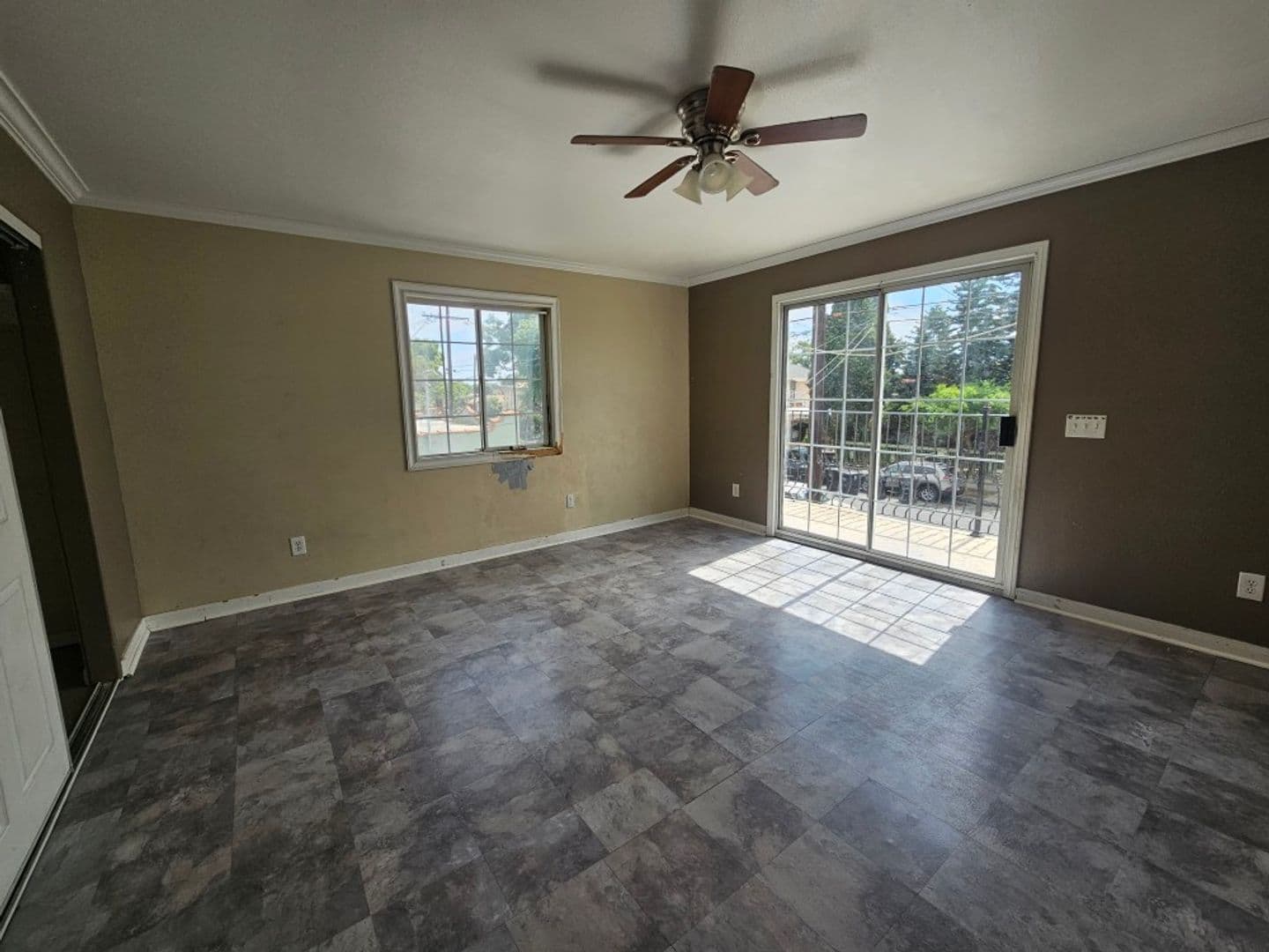 LOS ANGELES Apartment: 1319 E 59TH PL