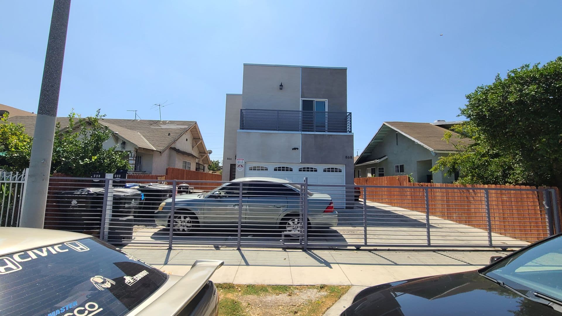 LOS ANGELES Apartment: 866 E 46th St