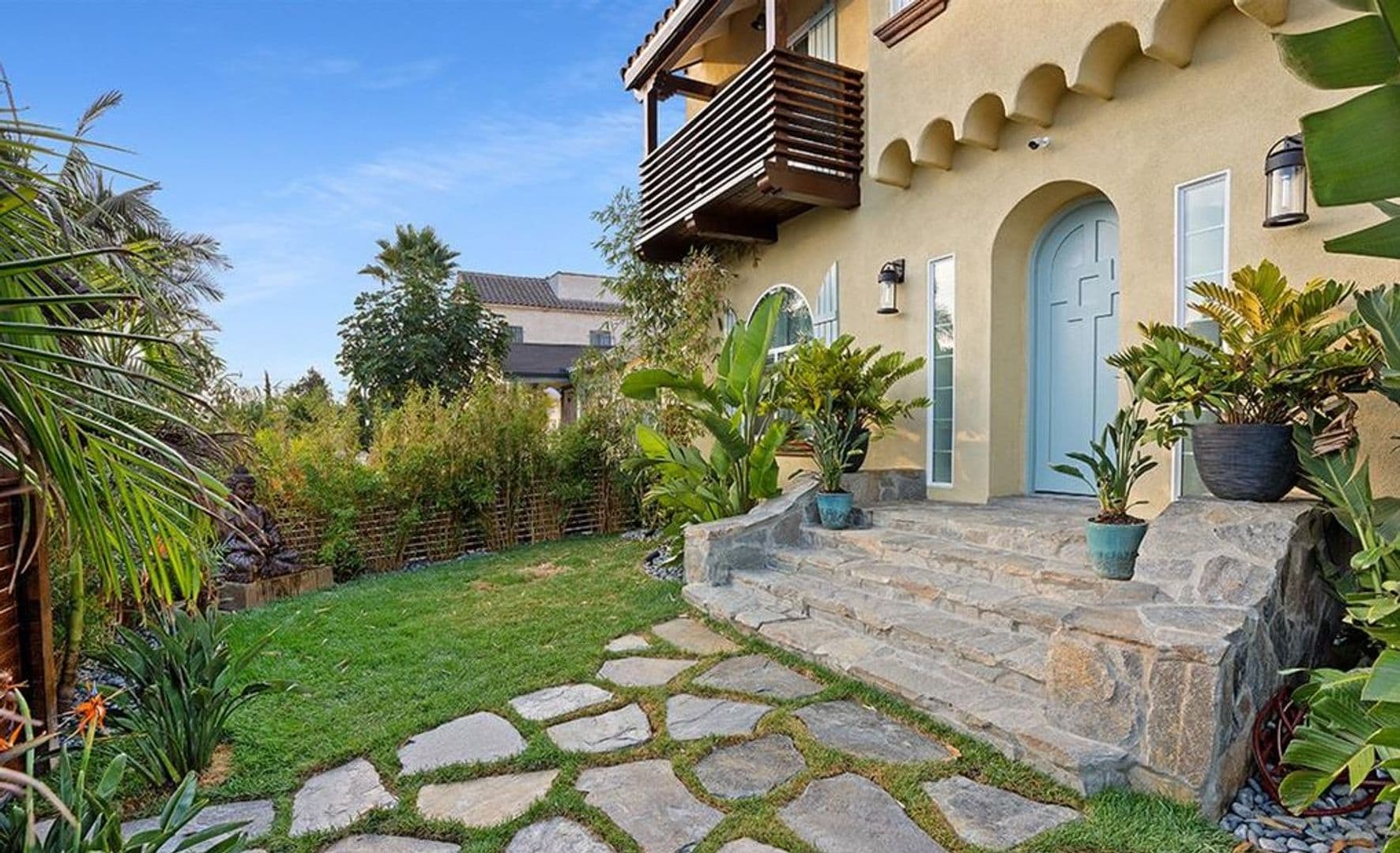Los Angeles Apartment: 4537 Saint Elmo Dr