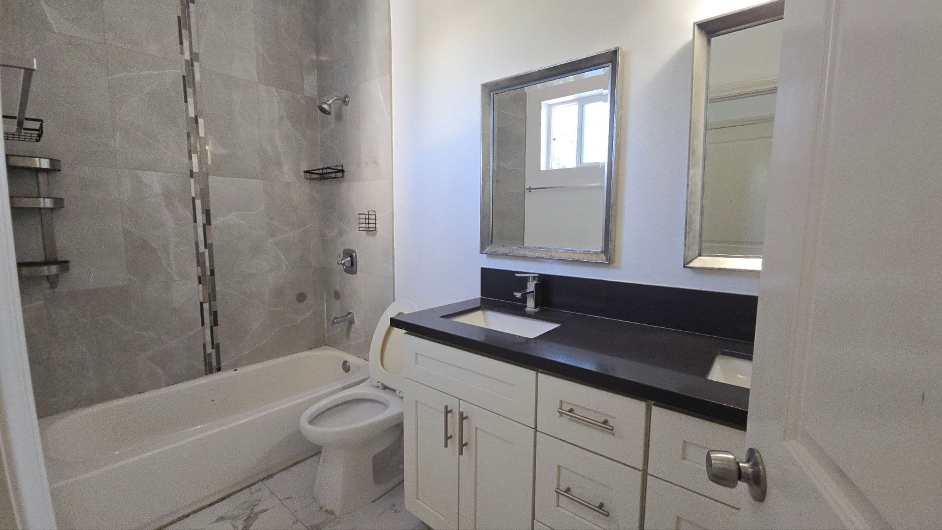 LOS ANGELES Apartment: 866 E 46th St