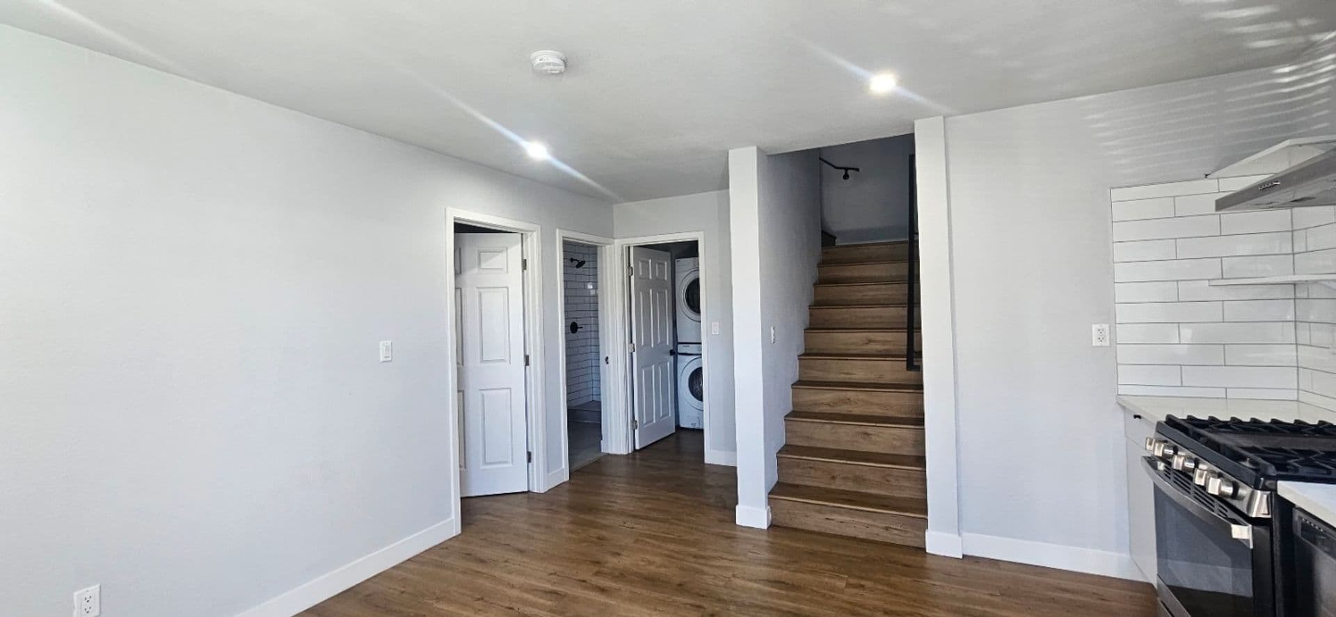 LOS ANGELES Apartment: 926 E 57TH ST