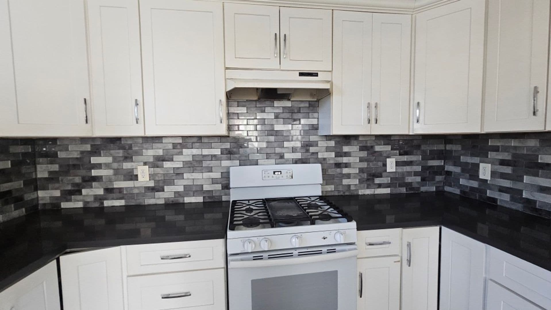 LOS ANGELES Apartment: 122 W 55TH ST