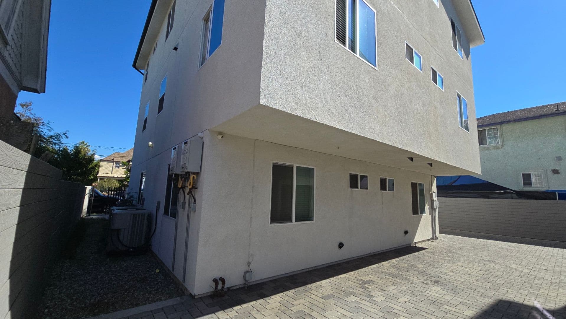 Los Angeles Apartment: 232 E 27th St.