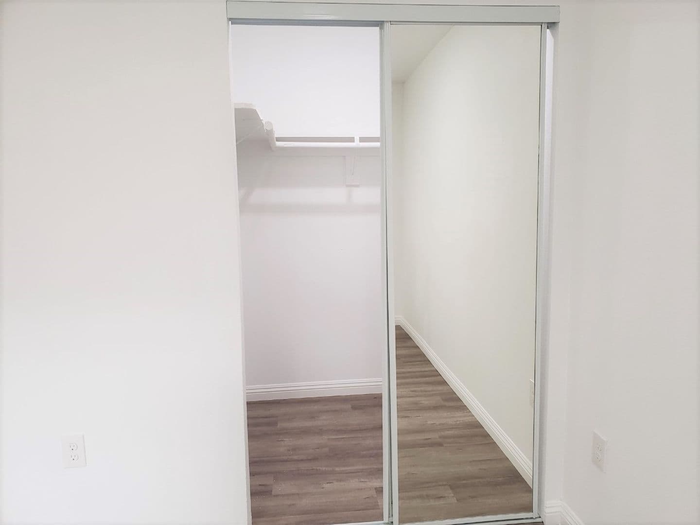 LOS ANGELES Apartment: 4238