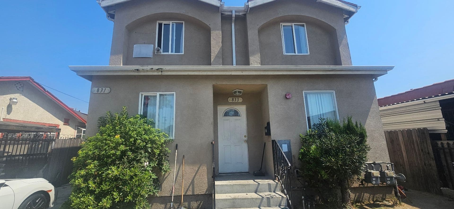 Los Angeles Apartment: 831 e 80th st