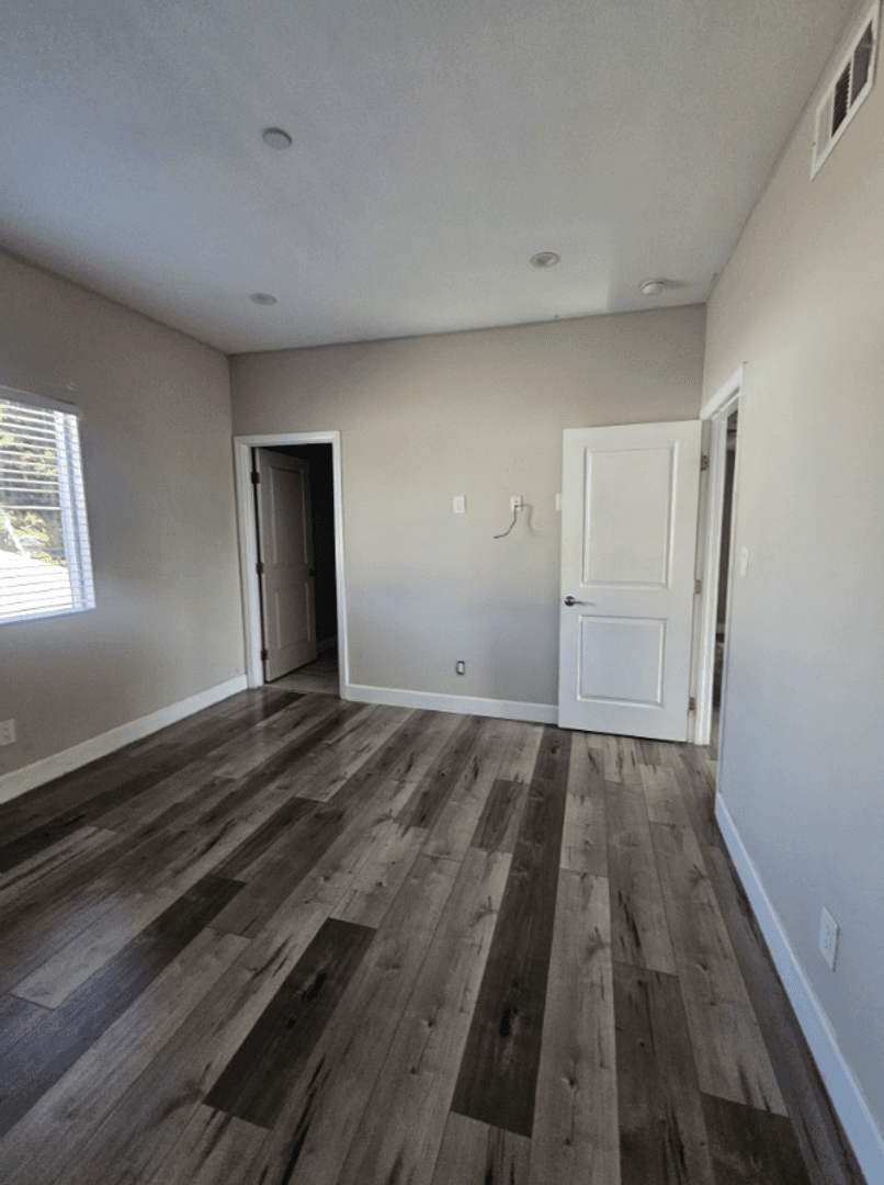Los Angeles Apartment: 6629 Denver ave