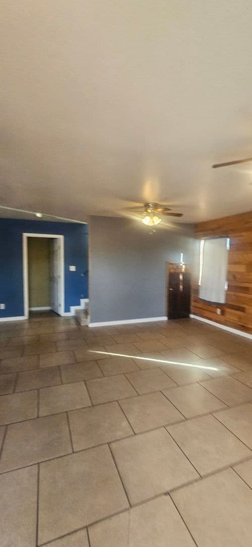 LOS ANGELES Apartment: 1319 E 59TH PL