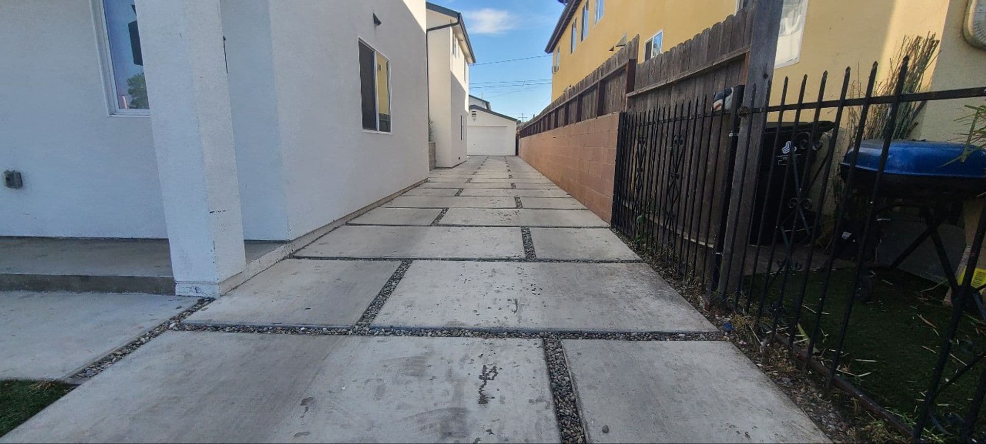 Los Angeles Apartment: 150 E 109th Pl