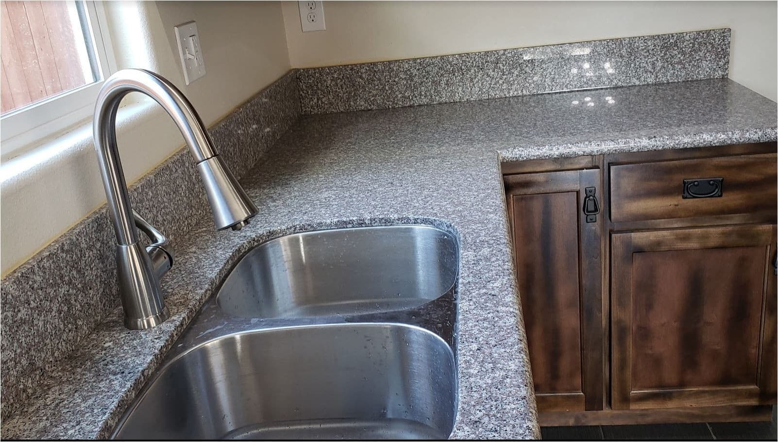LOS ANGELES Apartment: 1627 E 88TH ST