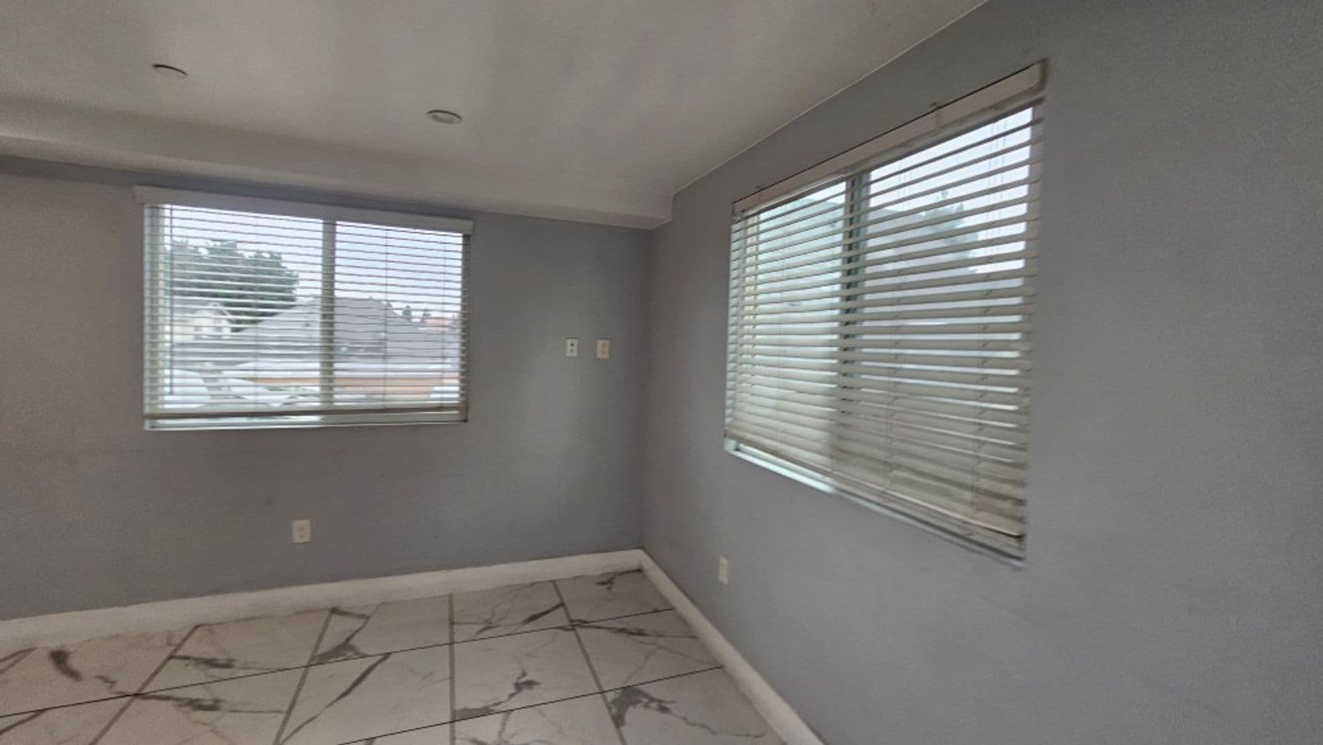 Los Angeles Apartment: 232 E 27th St.
