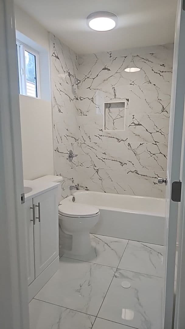 Los Angeles Apartment: 315 W 56th St