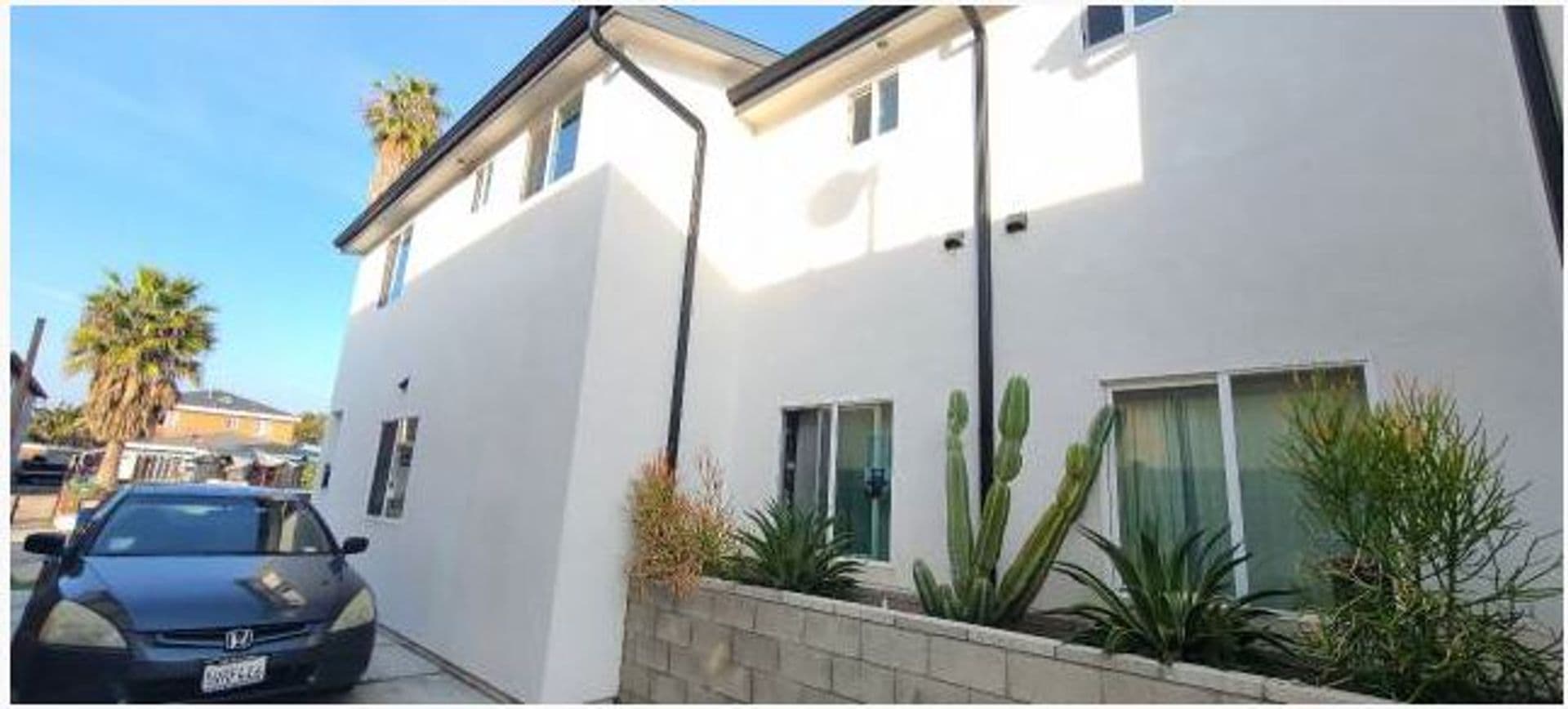 Los Angeles Apartment: 150 E 109th Pl