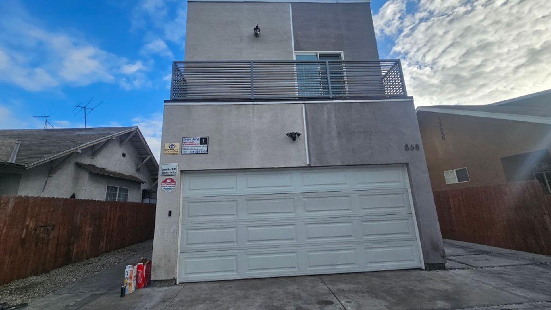 LOS ANGELES Apartment: 866 E 46th St