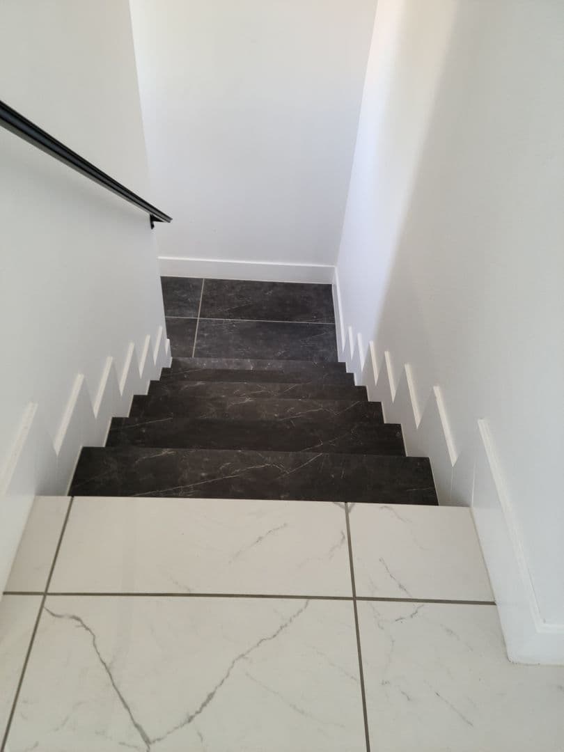 Los Angeles Apartment: 232 E 27th St.