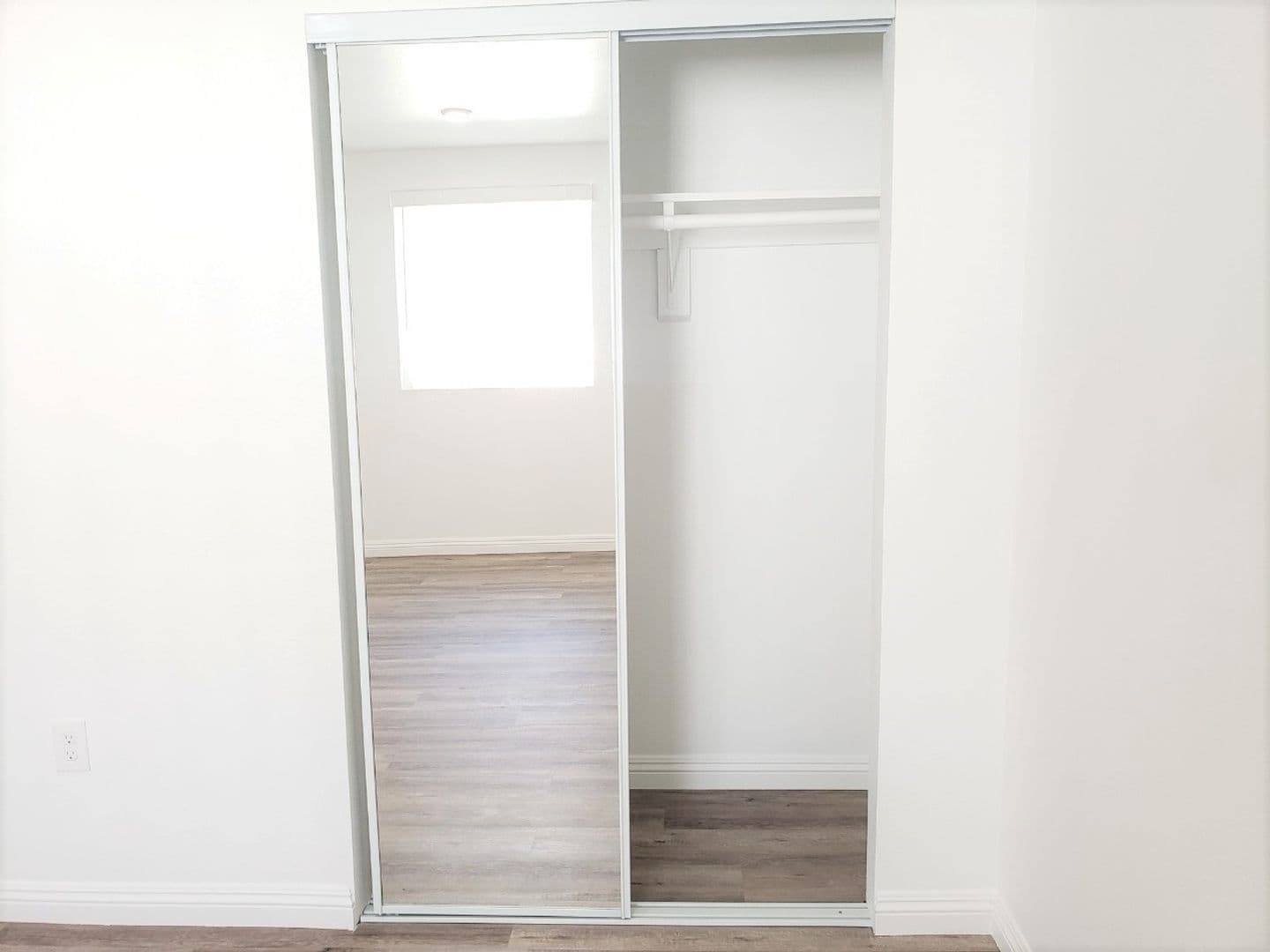 LOS ANGELES Apartment: 4238