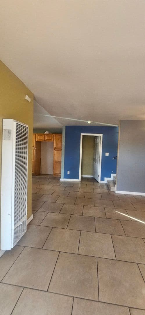 LOS ANGELES Apartment: 1319 E 59TH PL