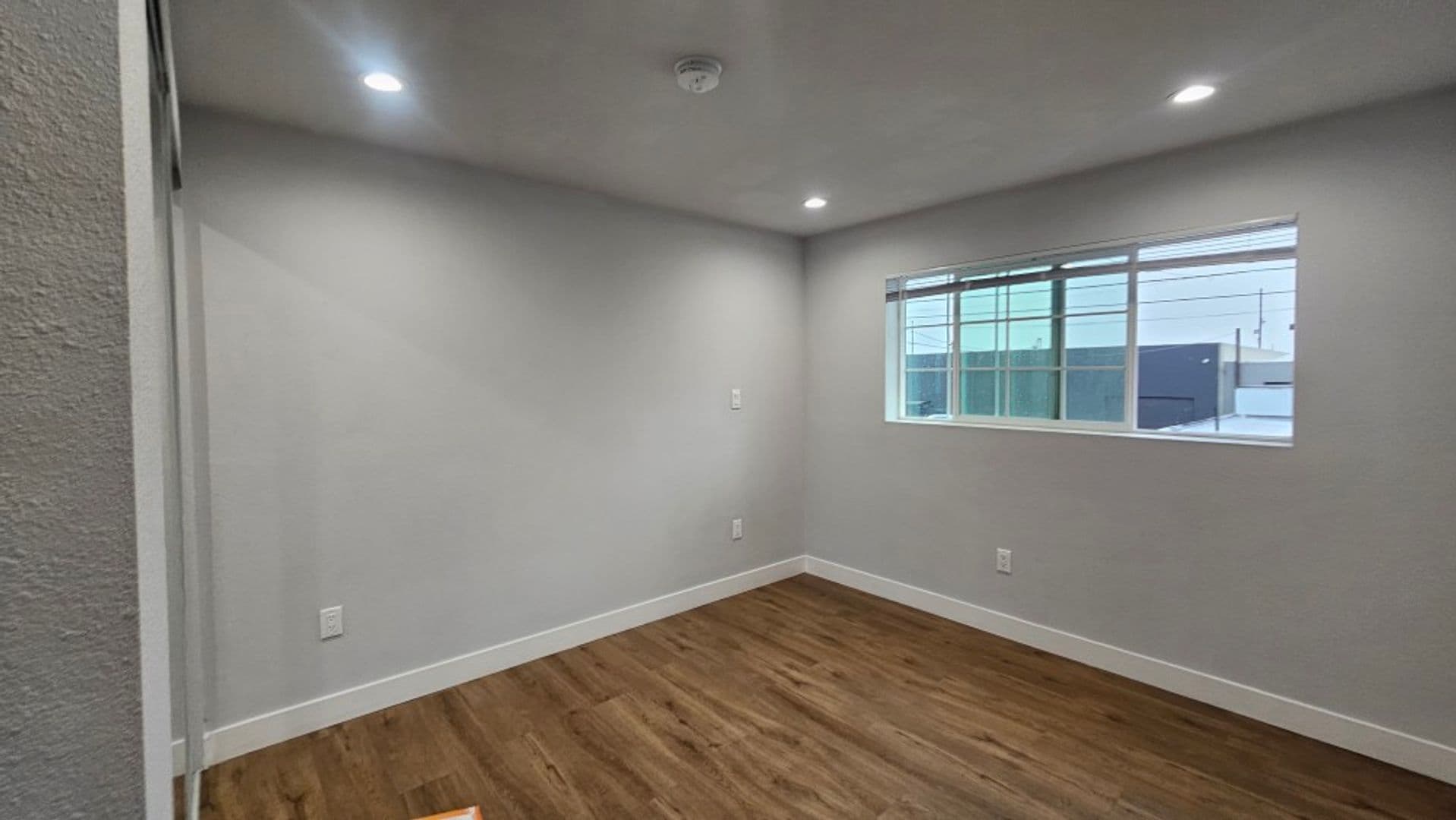 LOS ANGELES Apartment: 926 E 57TH ST