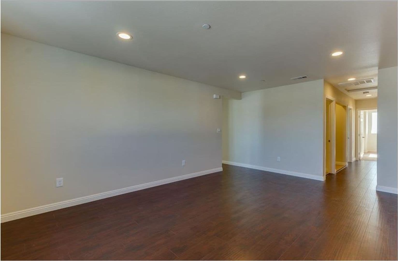 LOS ANGELES Apartment: 1627 E 88TH ST