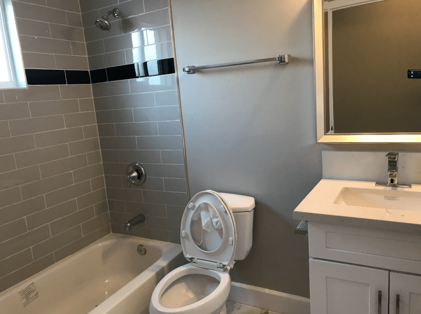 Los Angeles Apartment: 6629 Denver ave