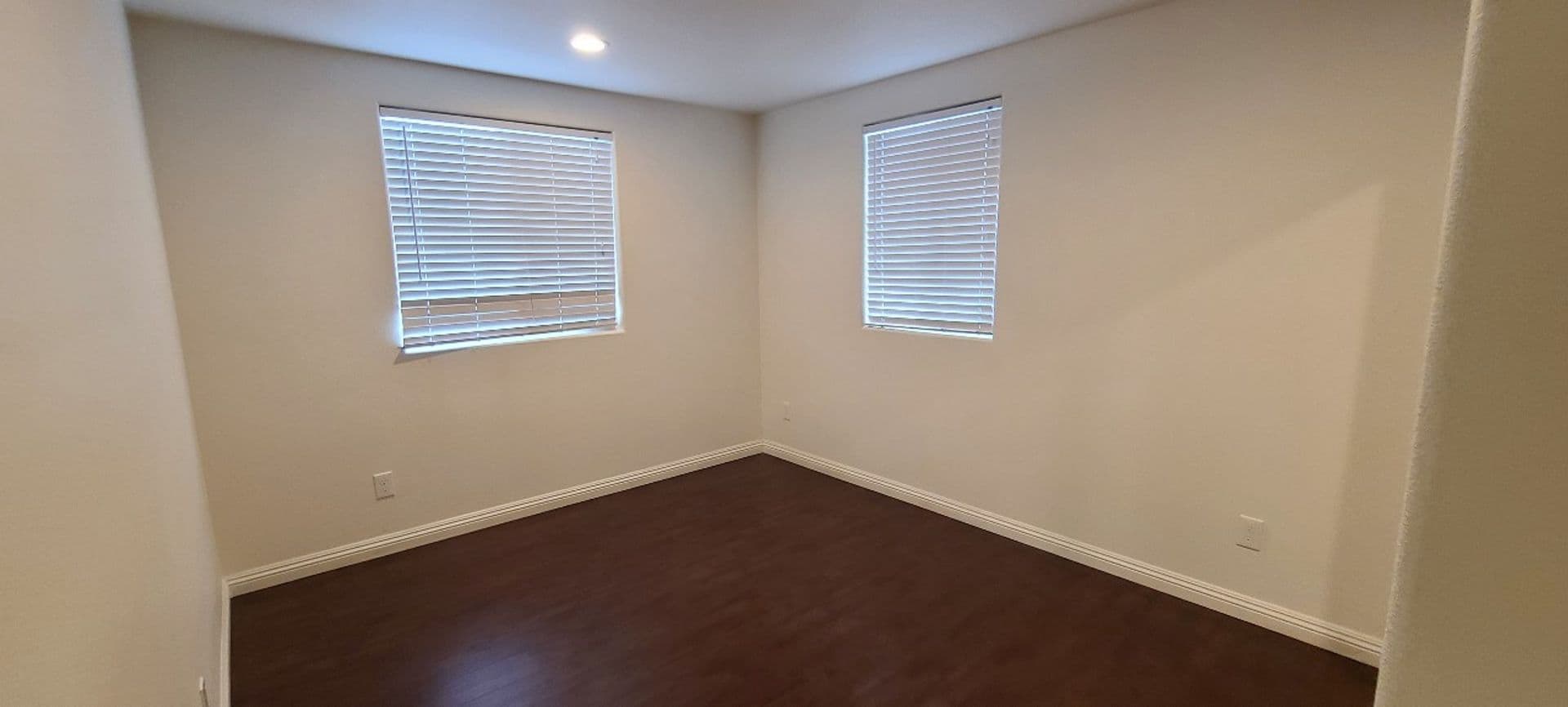 LOS ANGELES Apartment: 1627 E 88TH ST