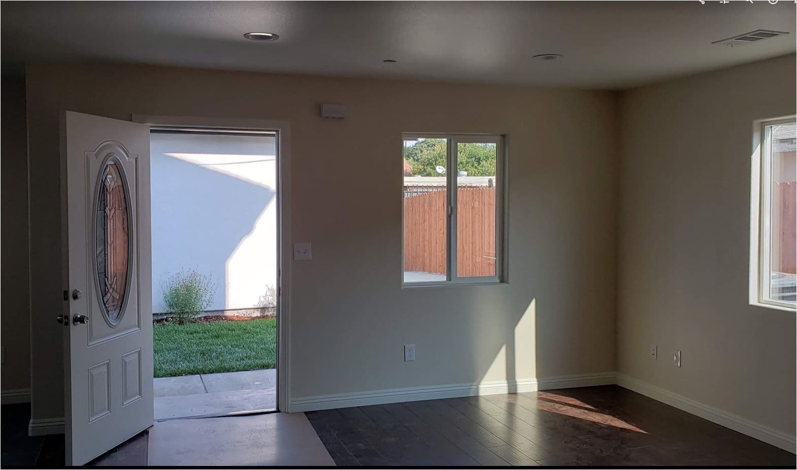LOS ANGELES Apartment: 1627 E 88TH ST