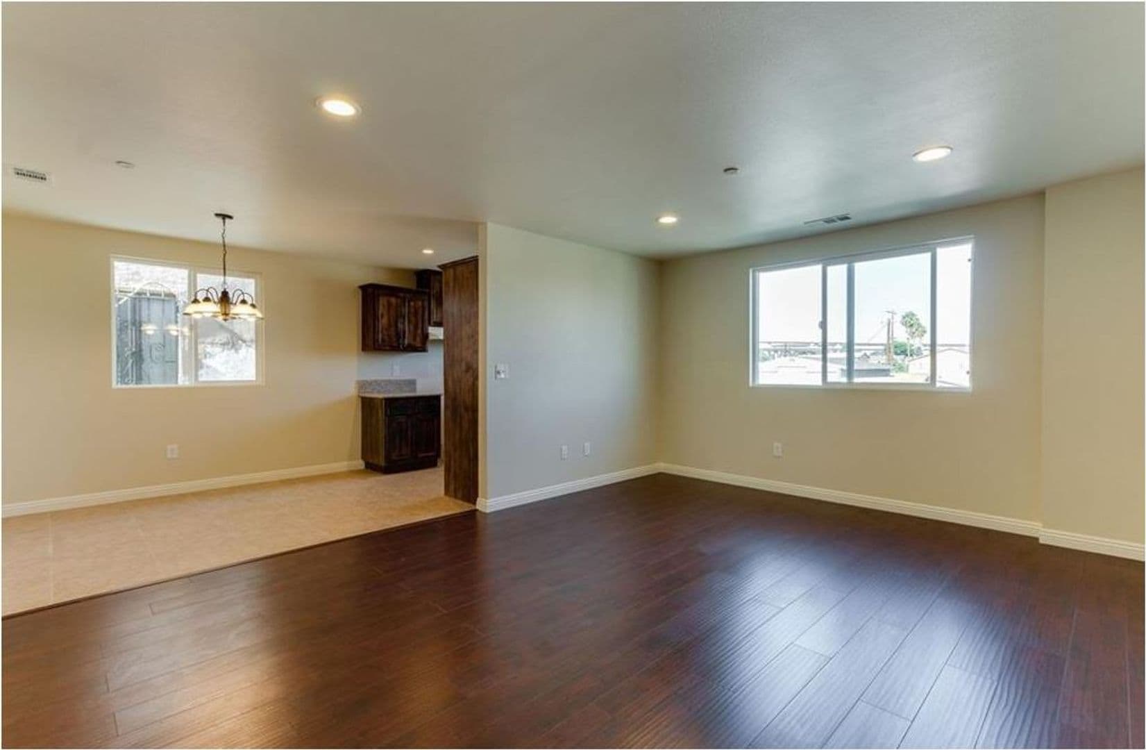 LOS ANGELES Apartment: 1627 E 88TH ST