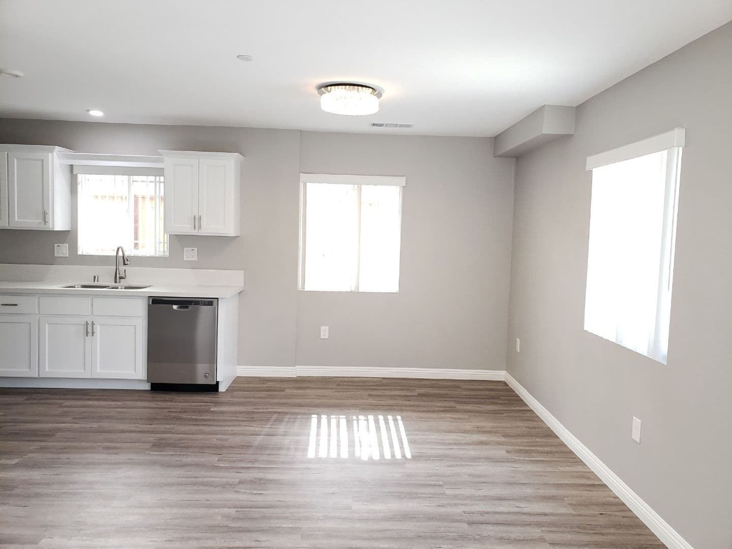 LOS ANGELES Apartment: 4238