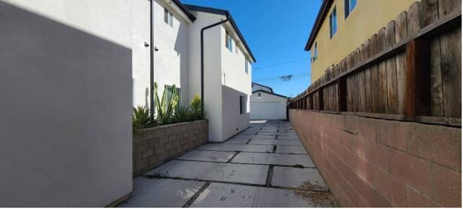 Los Angeles Apartment: 150 E 109th Pl