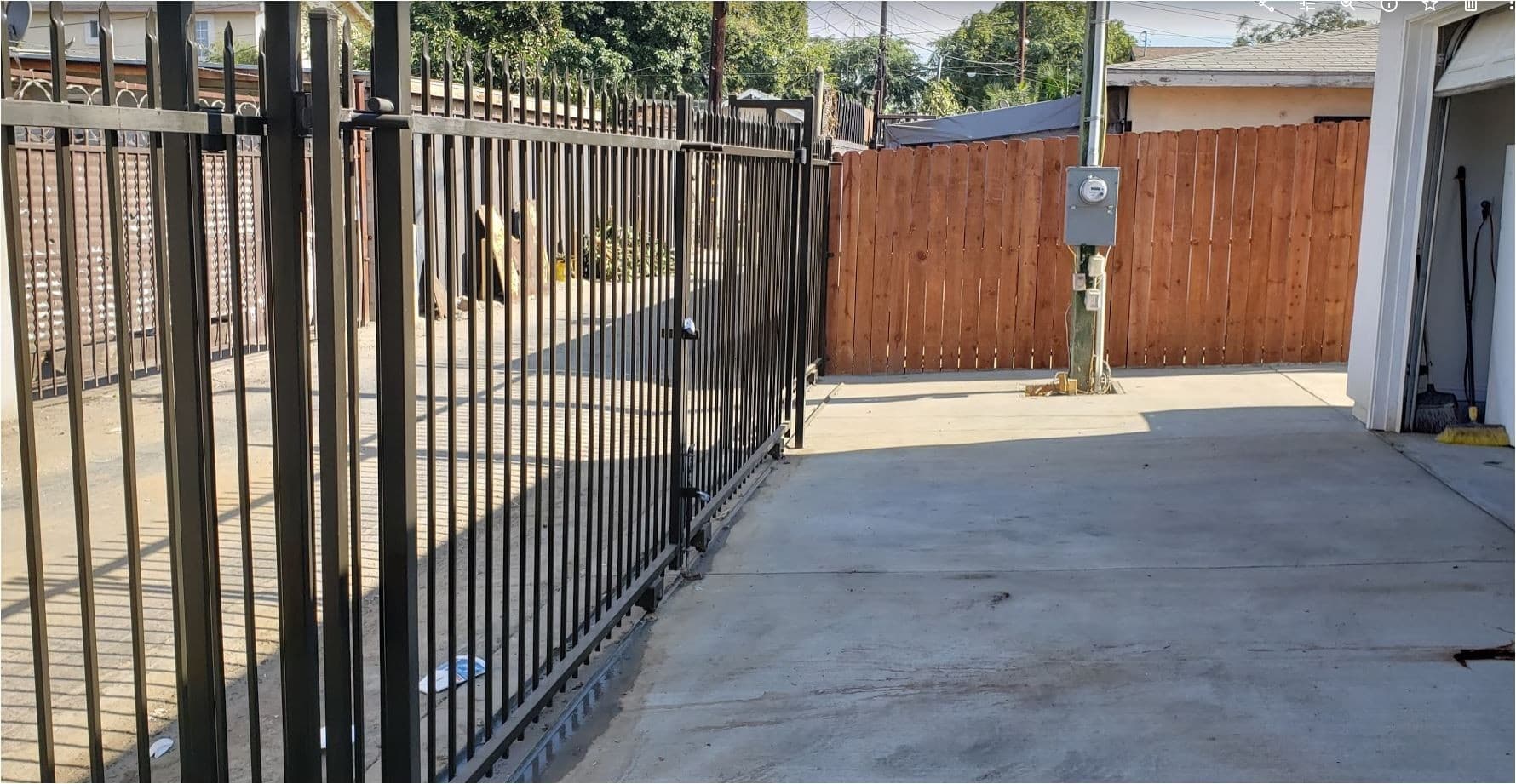 LOS ANGELES Apartment: 1627 E 88TH ST