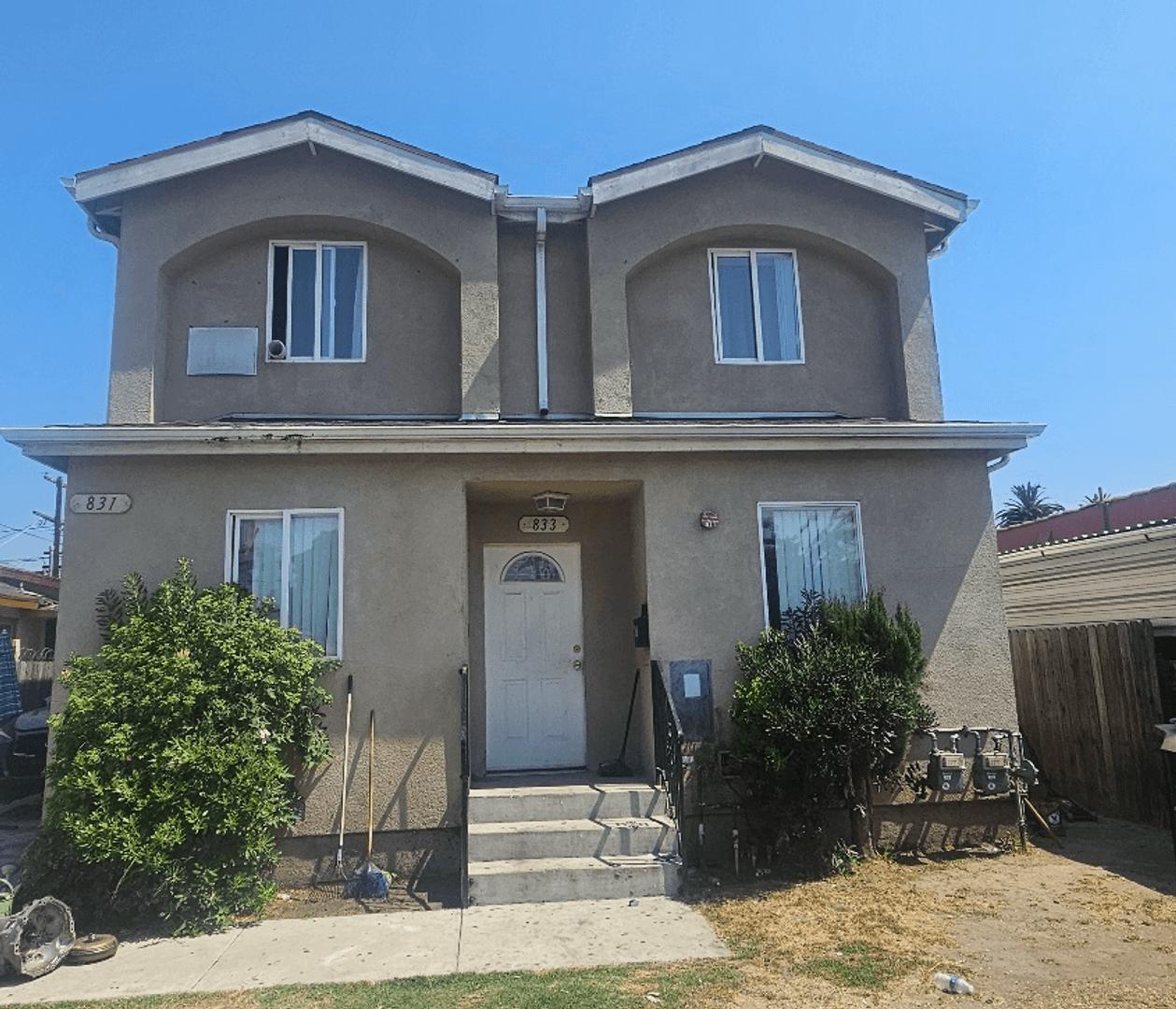 Los Angeles Apartment: 831 e 80th st
