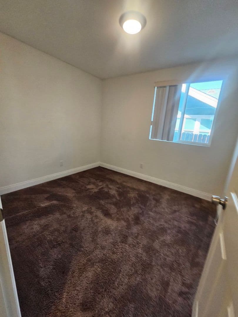 LOS ANGELES Apartment: 812 E 76th Pl