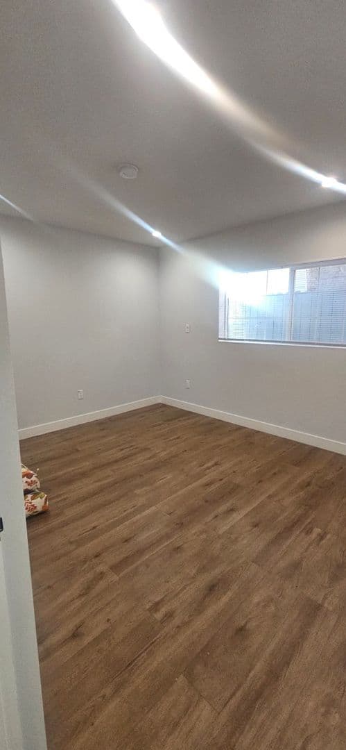 LOS ANGELES Apartment: 926 E 57TH ST