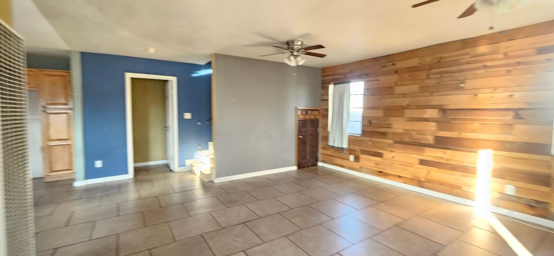 LOS ANGELES Apartment: 1319 E 59TH PL