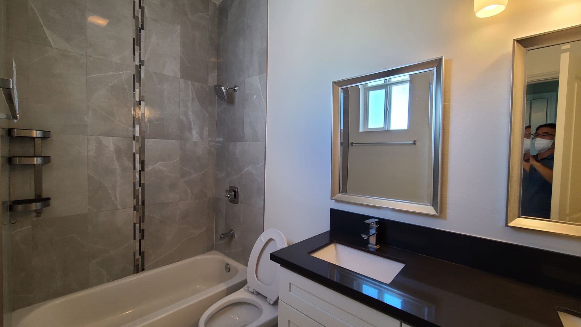 LOS ANGELES Apartment: 866 E 46th St