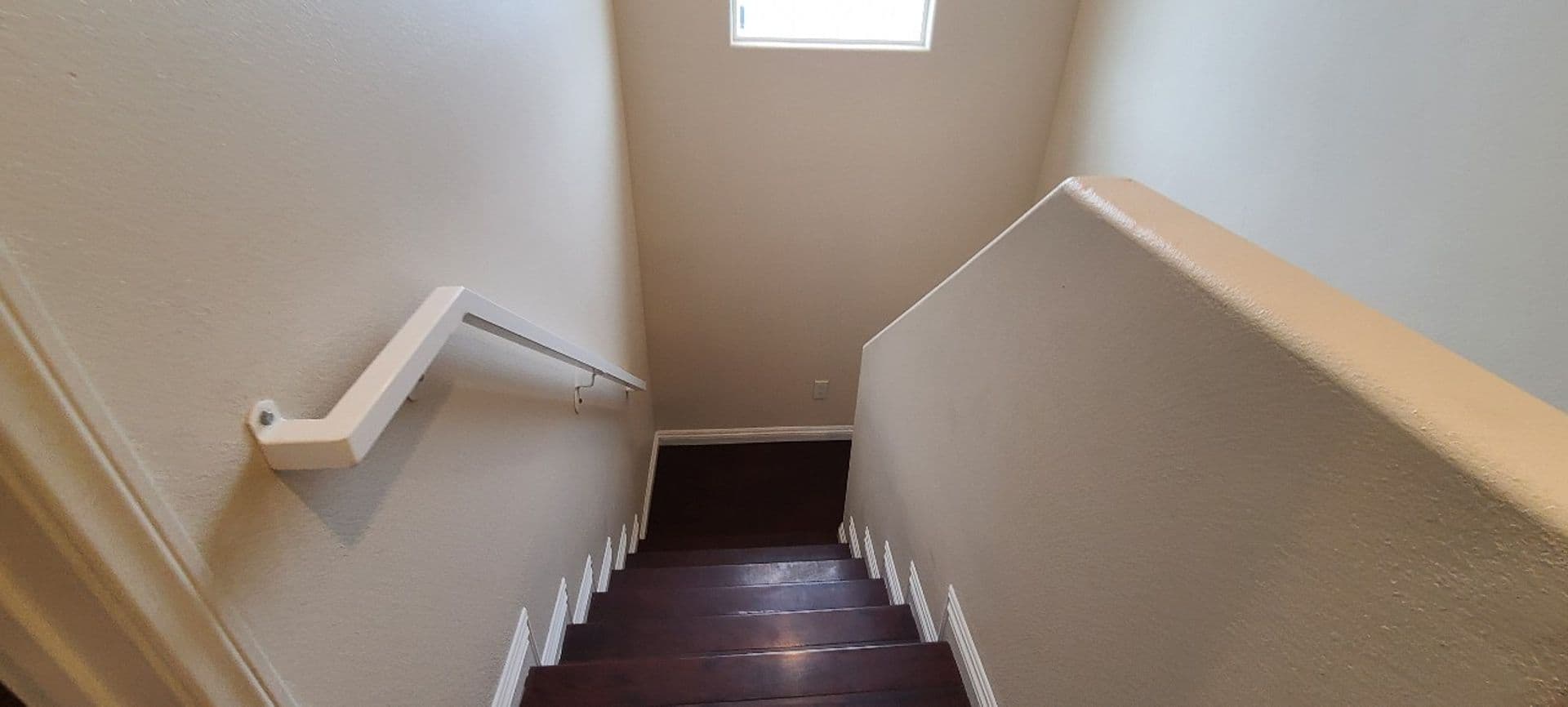 LOS ANGELES Apartment: 1627 E 88TH ST