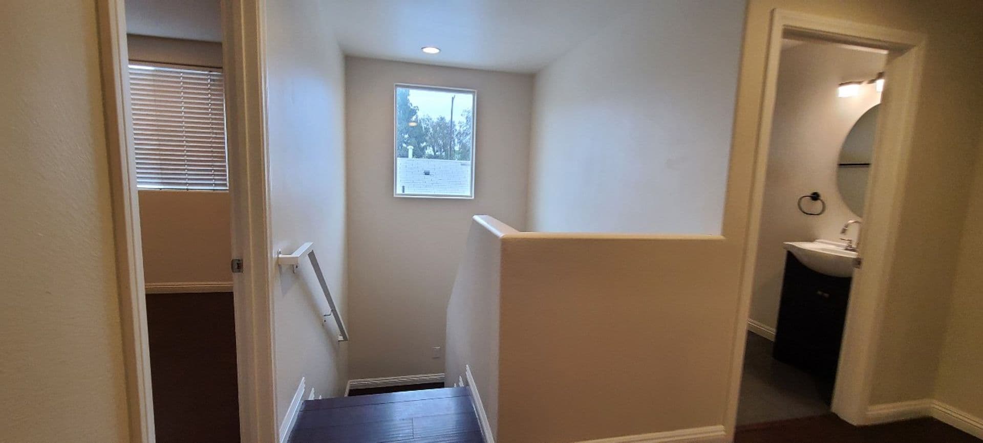 LOS ANGELES Apartment: 1627 E 88TH ST