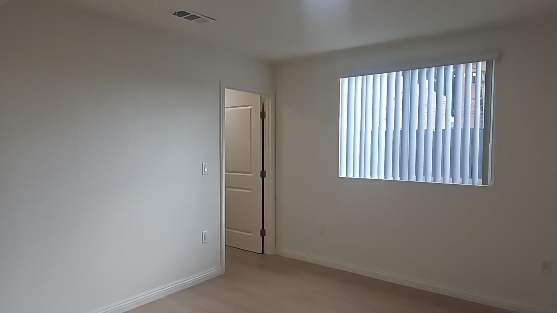 Los Angeles Apartment: 315 W 56th St