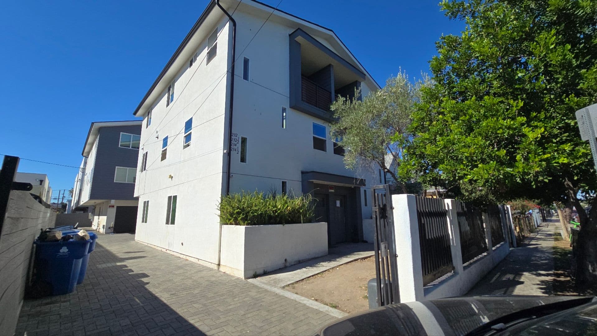 Los Angeles Apartment: 232 E 27th St.