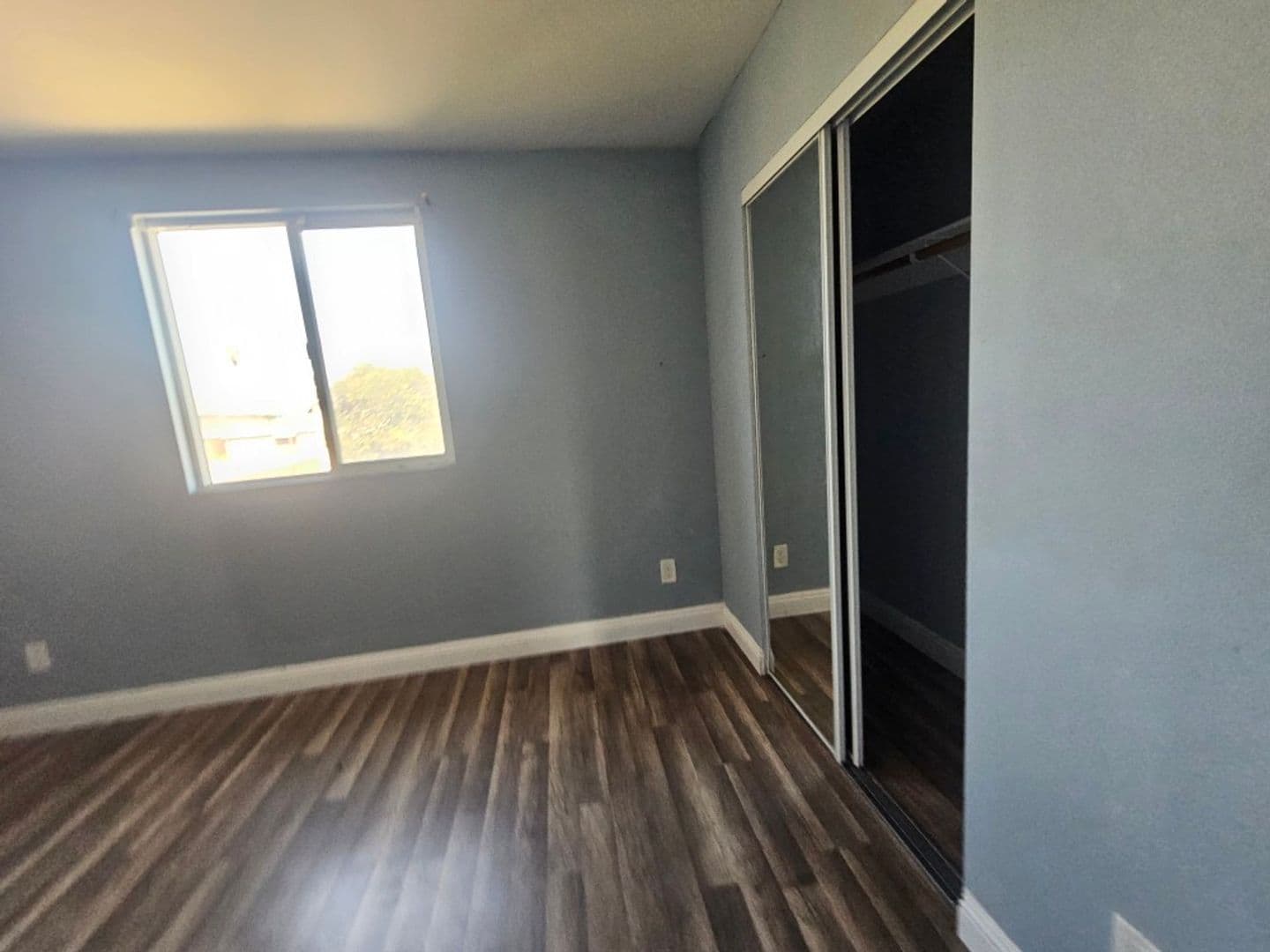 Los Angeles Apartment: 718 W 85TH ST