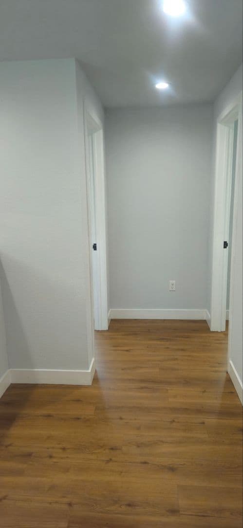 LOS ANGELES Apartment: 926 E 57TH ST
