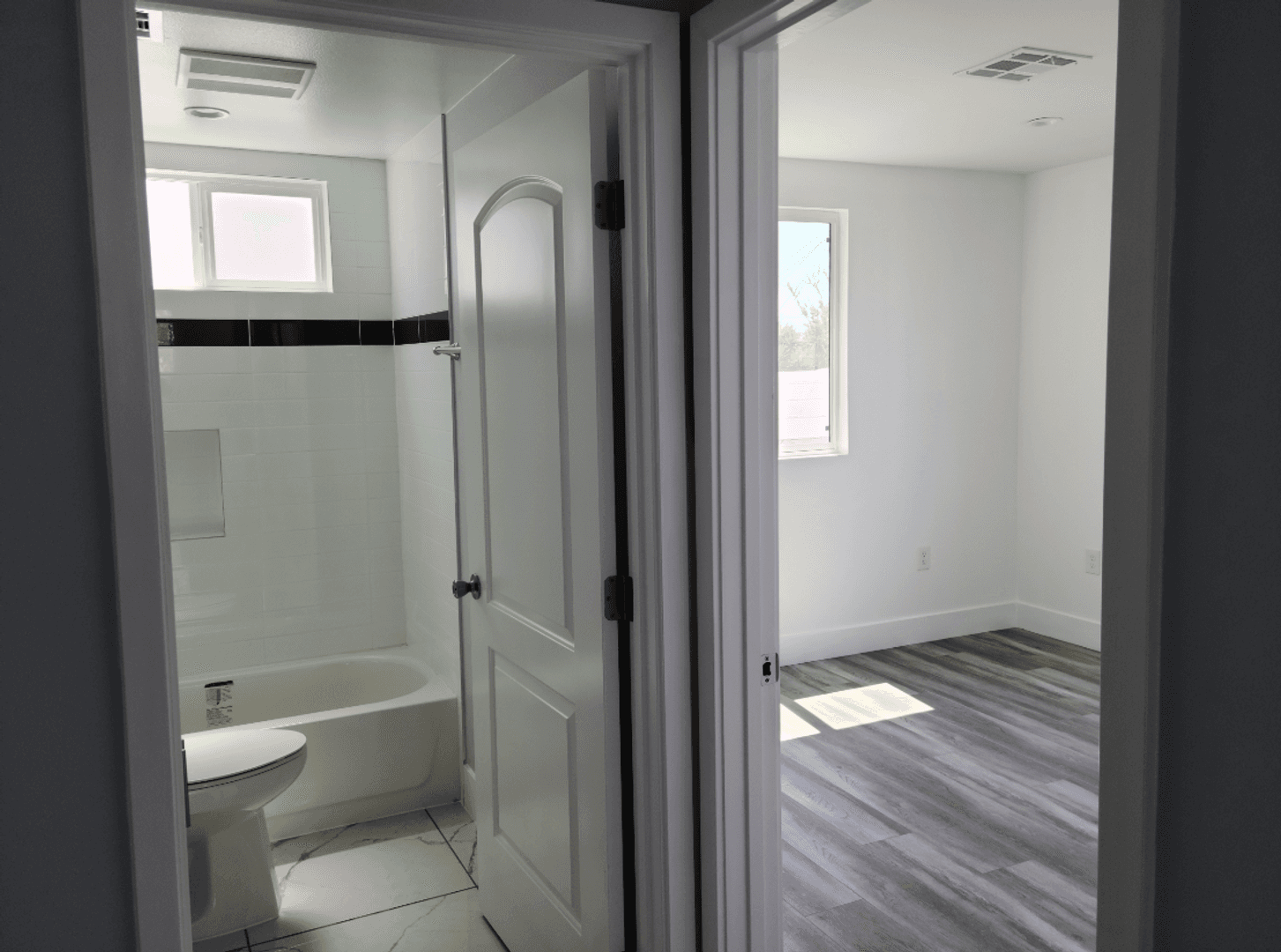 Los Angeles Apartment: 232 E 27th St.