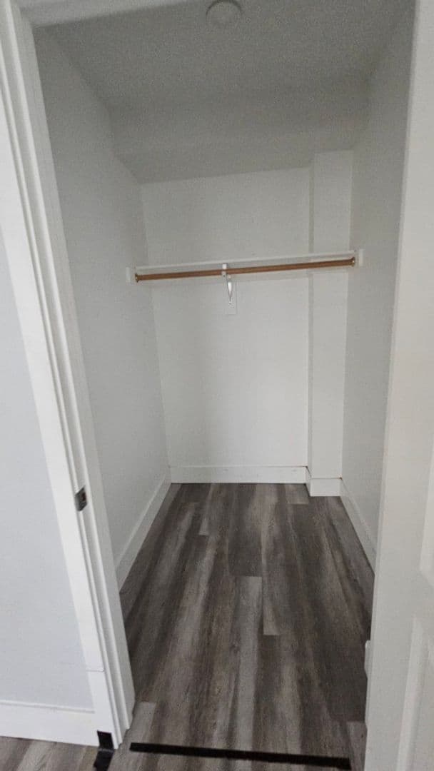 Los Angeles Apartment: 232 E 27th St.