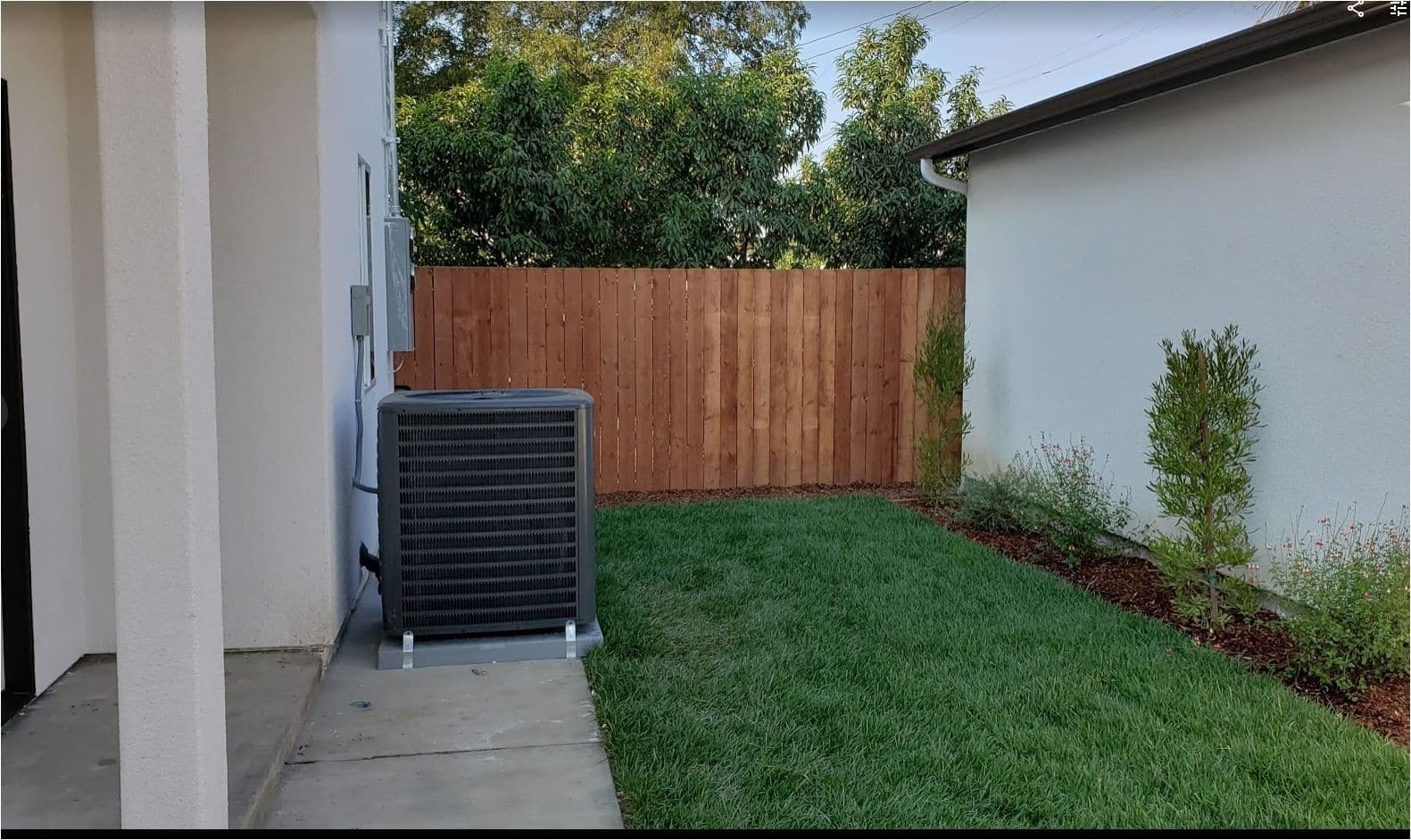 LOS ANGELES Apartment: 1627 E 88TH ST