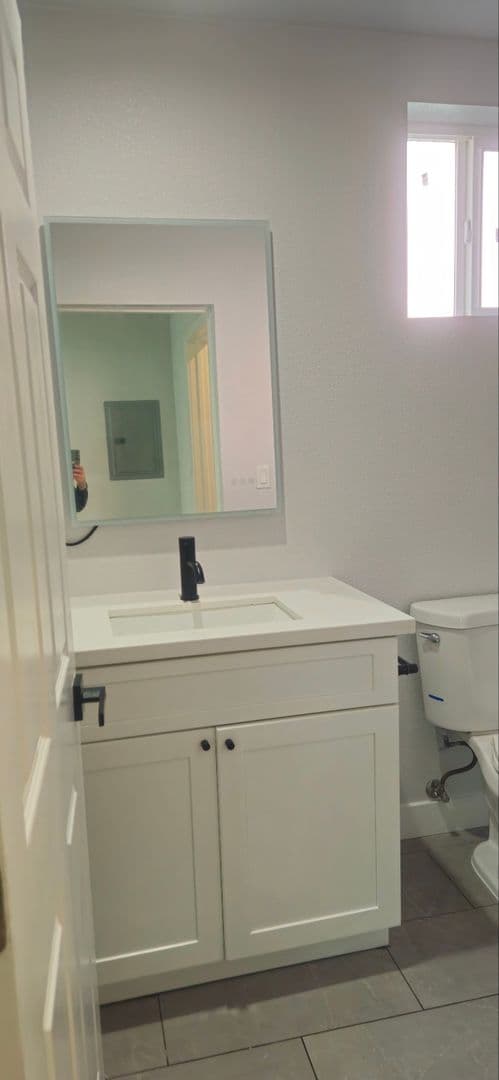 LOS ANGELES Apartment: 926 E 57TH ST
