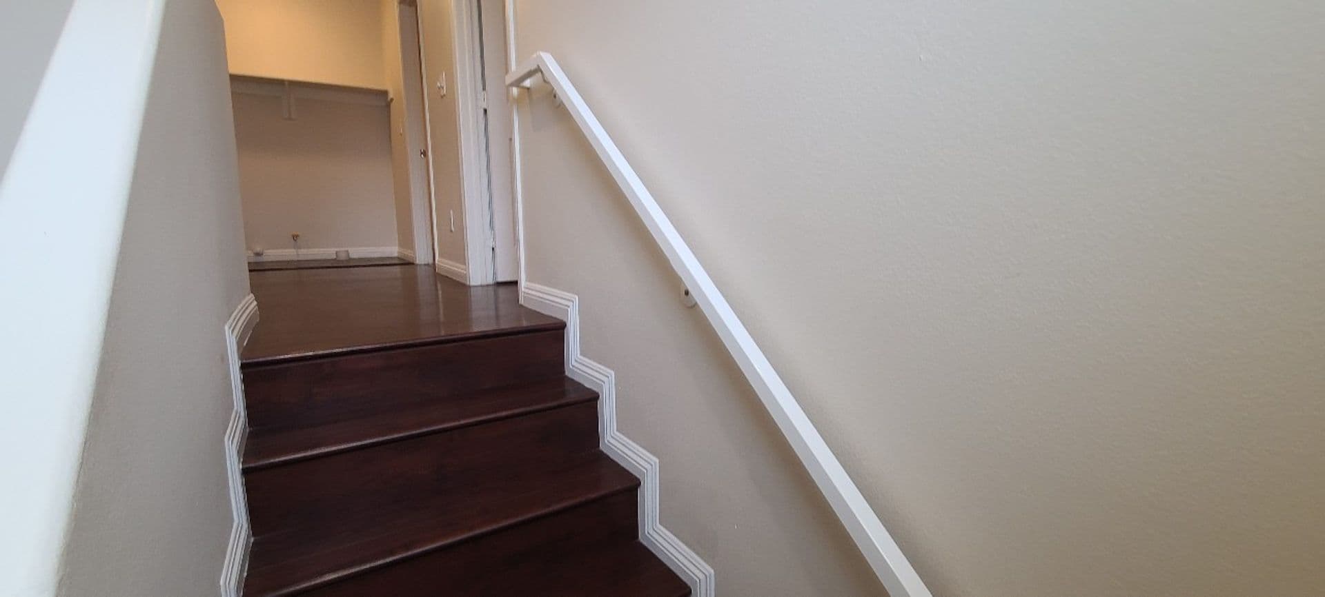 LOS ANGELES Apartment: 1627 E 88TH ST